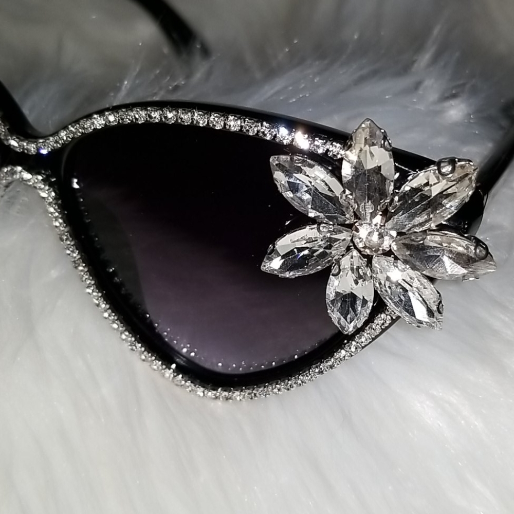 SUNGLASSES🤣Sophisticated😻 Glam Floral Rhinestone Sunglasses😺 - Picture 2 of 9